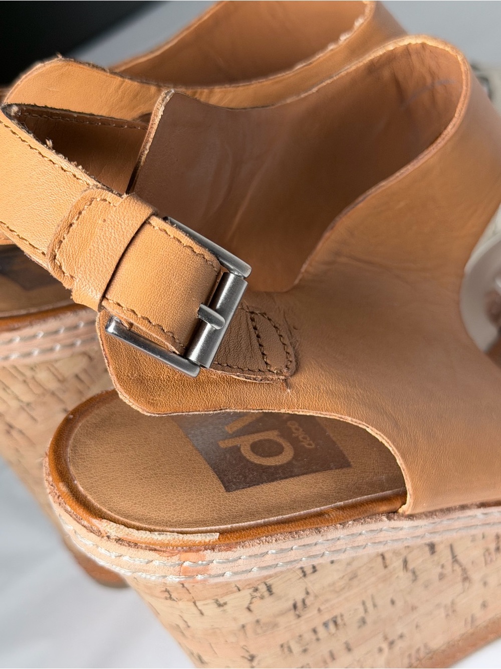 Dolce Vita Two-Tone Tan and Cream Leather Wedge Sandals 10 - Picture 14 of 14